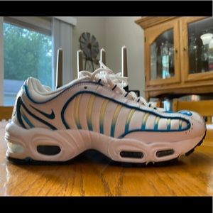 Woman’s Nike Air Max